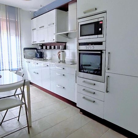 شقة Rias Baixas En Ribeira Piso Centrico Con Parking Y Wifi المظهر الخارجي الصورة