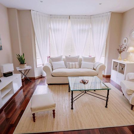شقة Rias Baixas En Ribeira Piso Centrico Con Parking Y Wifi المظهر الخارجي الصورة