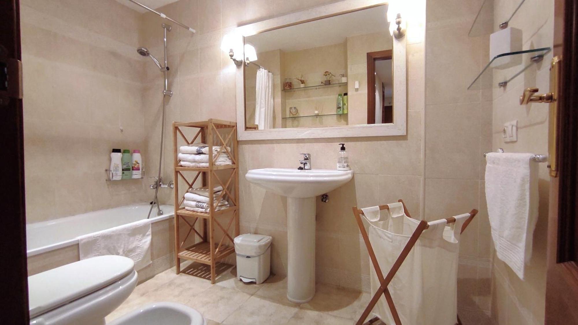 شقة Rias Baixas En Ribeira Piso Centrico Con Parking Y Wifi المظهر الخارجي الصورة